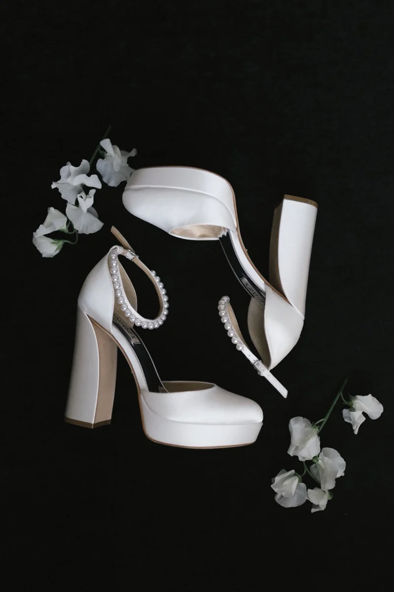 Bridal shoes and floral details
